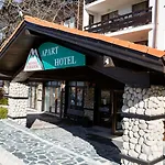 מלון Mountain Paradise By The Walnut Trees 4*