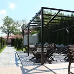 מלון Mountain Paradise By The Walnut Trees 4*